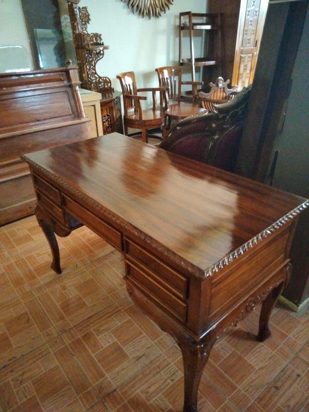 Meja Kantor Ukir